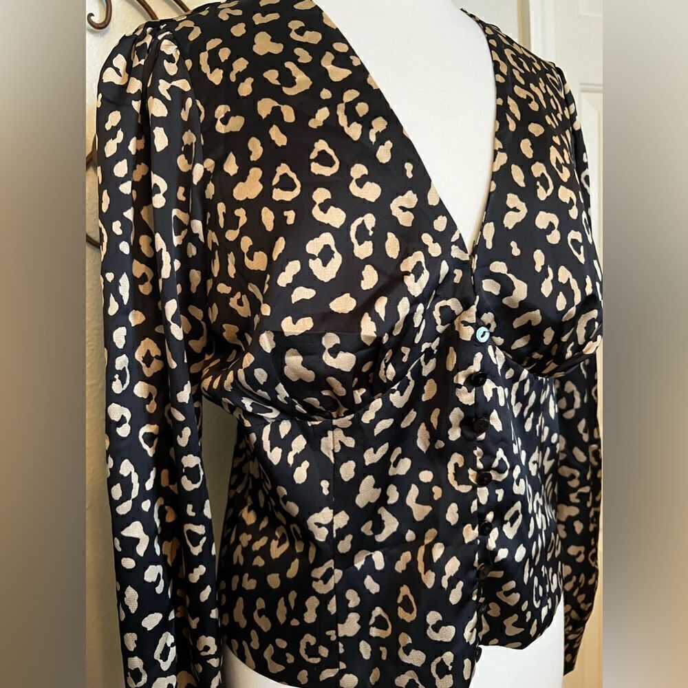 Lulus Cambera Black Leopard Print Satin Button-Up Crop Top, size medium - Picture 9 of 14